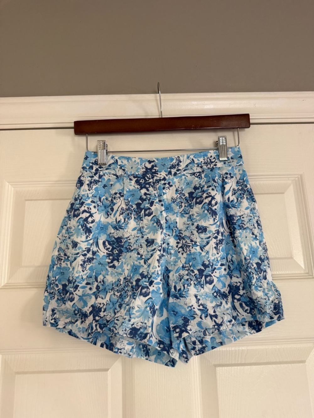 NWT Abercrombie & Fitch Blue Floral Shorts Size XS - Picture 7 of 9
